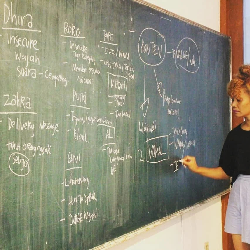 Seni Berbicara Untuk Pekerja Kreatif: Loka Karya Bersama Theorisia Rumthe