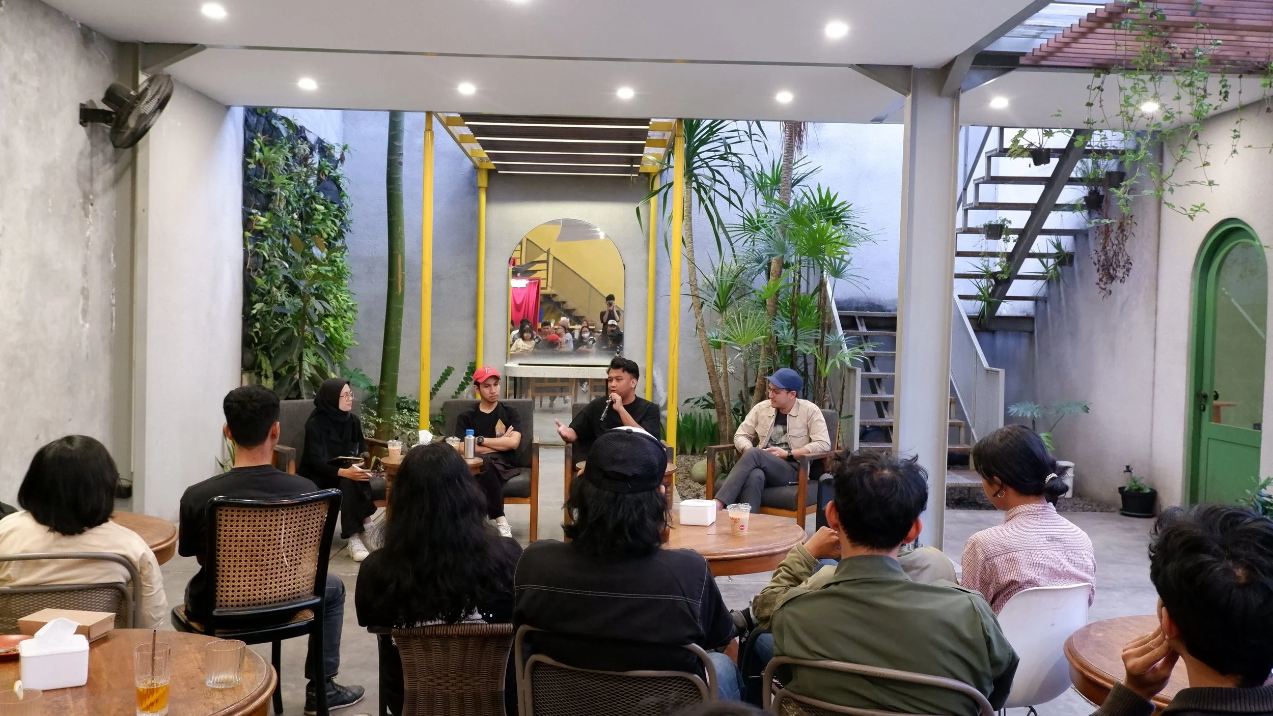 Meretas Persona: Dialog Tentang Persona Artsitik Bersama Eko Sutrisno, Axel Ridzky, & Izal Batubara