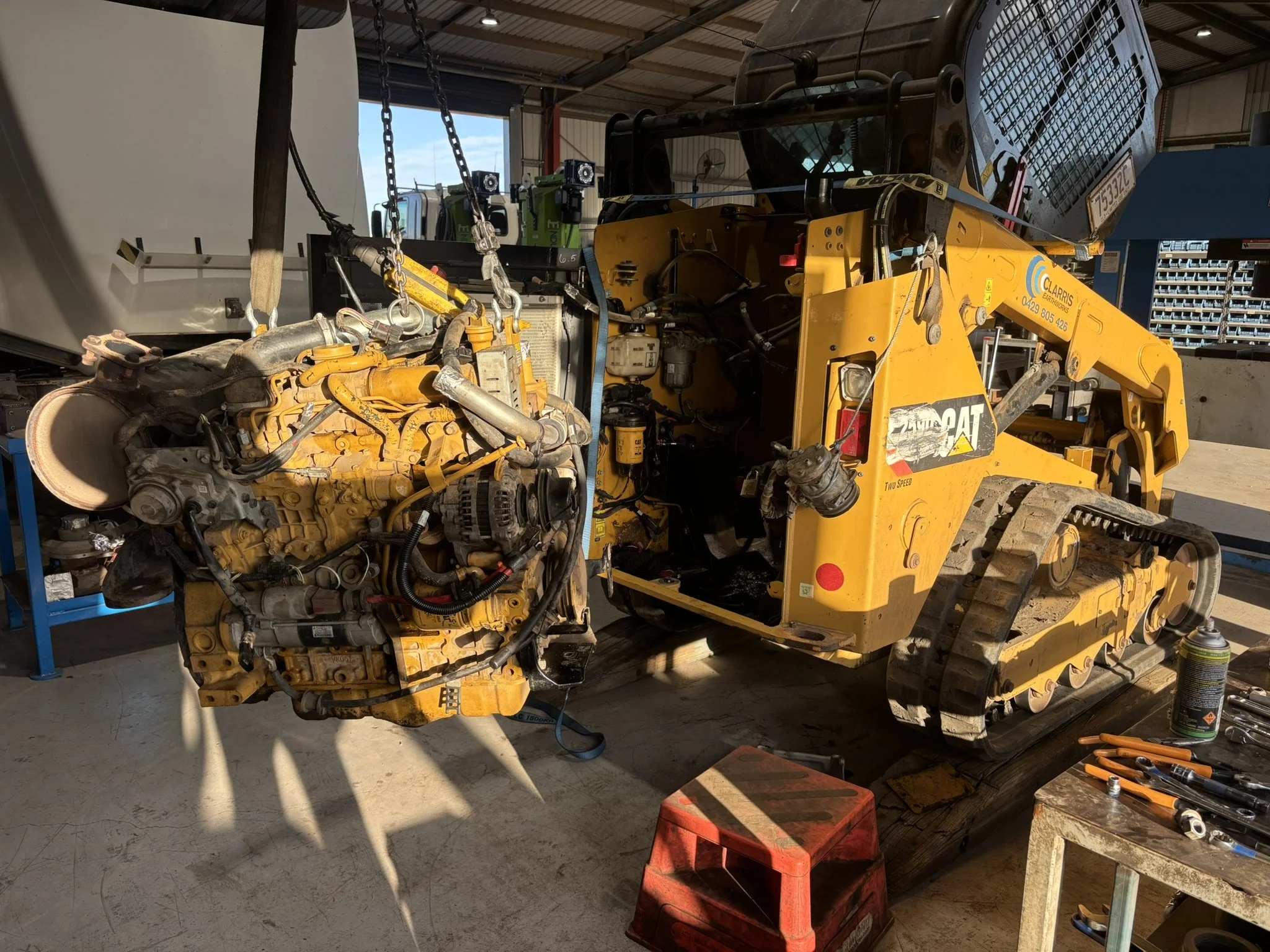Trucks, earthmoving, mining (17).JPEG