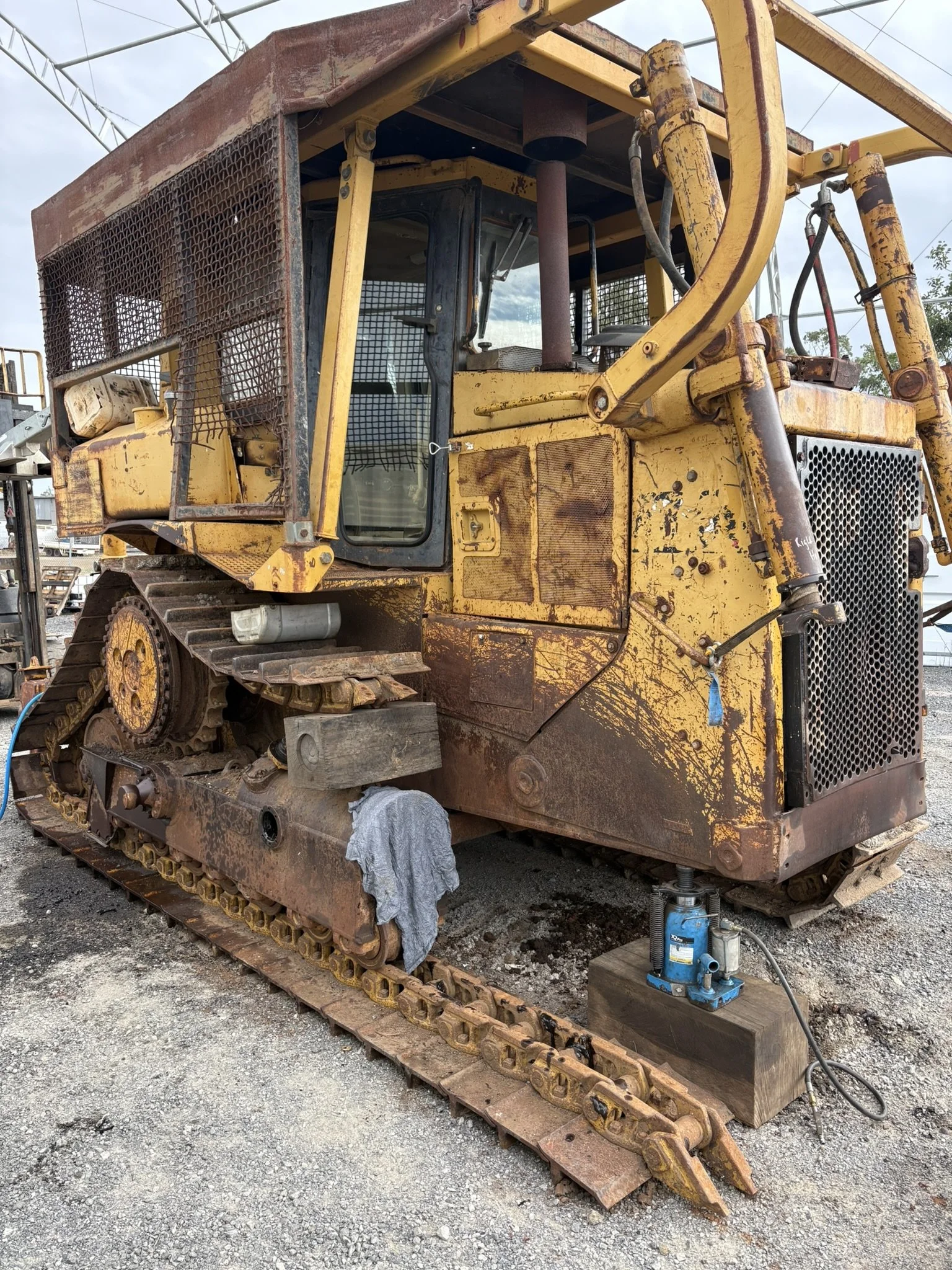Trucks, earthmoving, mining (2).JPEG