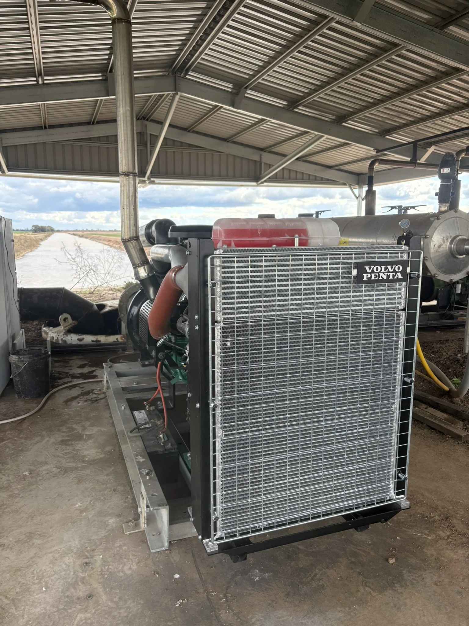 Trucks, earthmoving, mining (4).JPEG