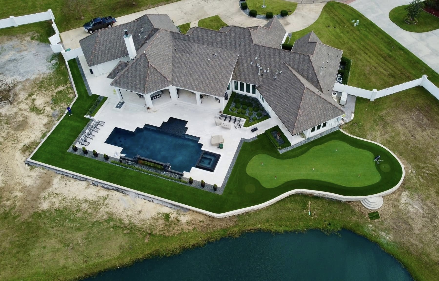 Oranssi carpenter using bench saw