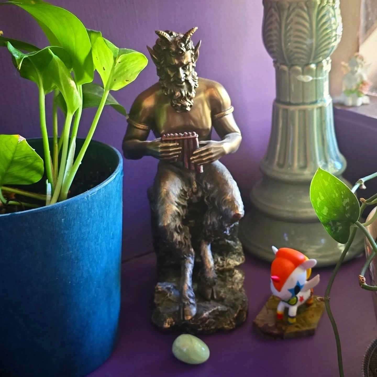 I don't remember putting that Unicorno there (it probably happened in one of my cleaning frenzies)... but they seem to be friends.