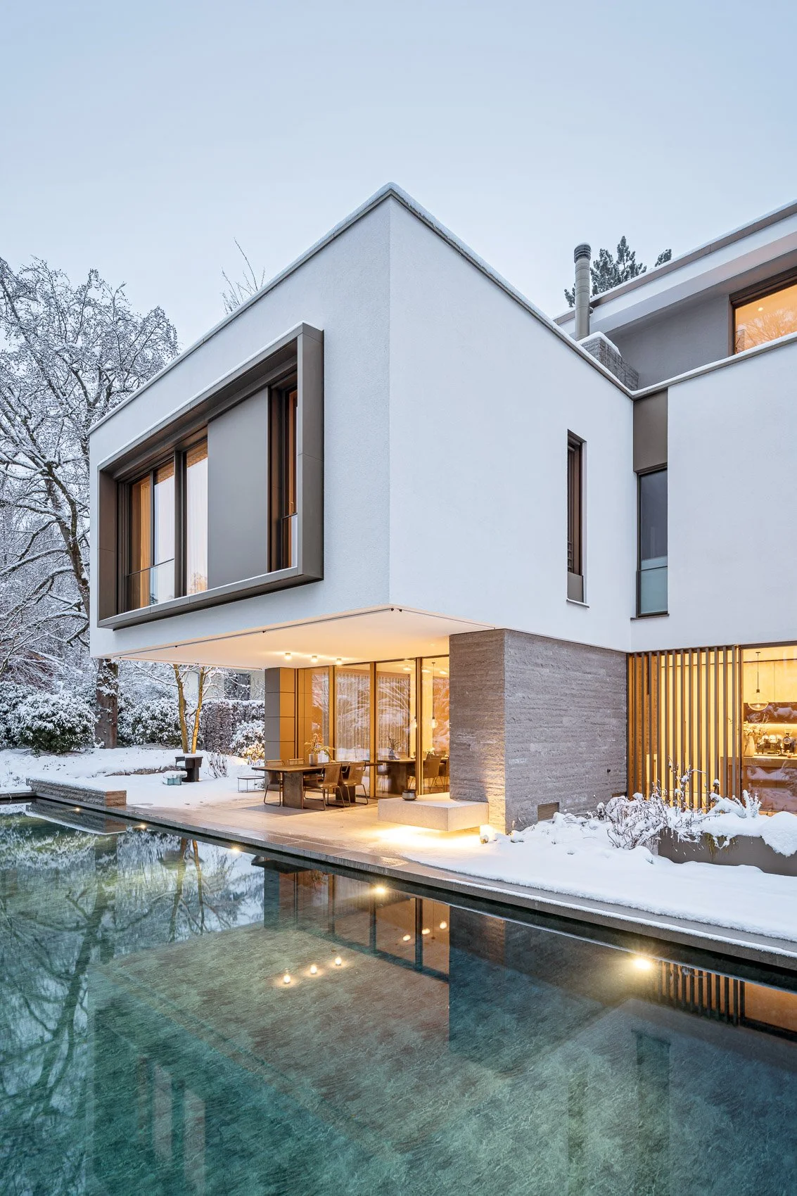 modernes-wohnhaus-im-schnee-01.jpg