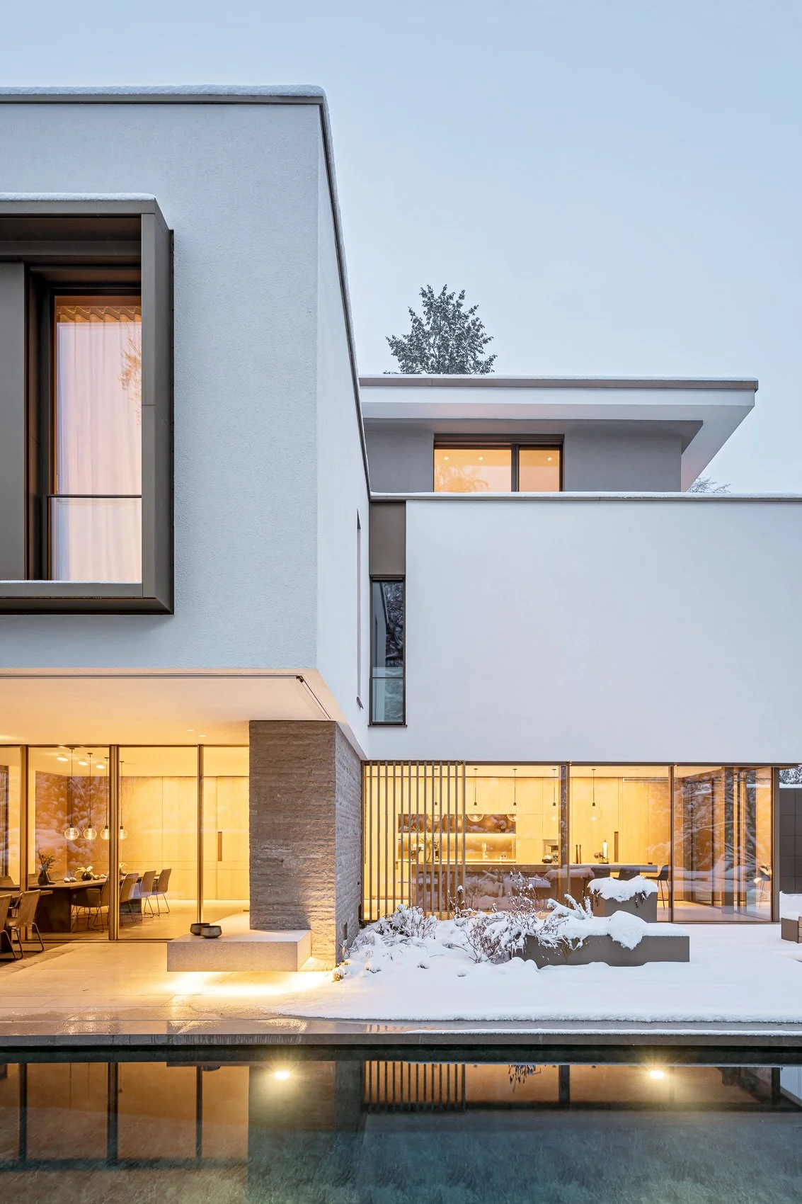 modernes-wohnhaus-im-schnee-02.jpg