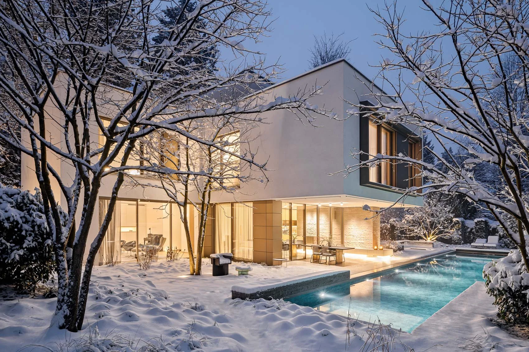 modernes-wohnhaus-im-schnee-08.jpg