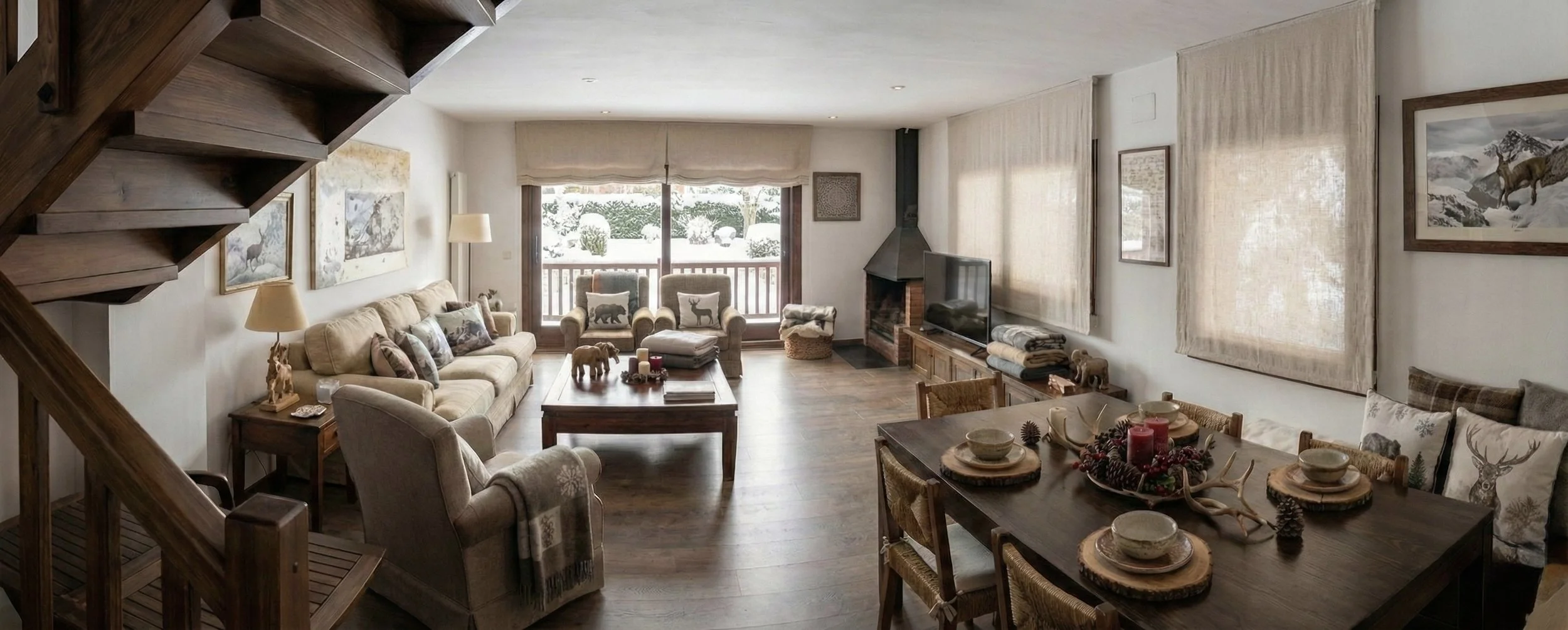 Salón con escalera de madera y sofás en interiorismo de casa de montaña en La Cerdanya. Rehabilitación de la envolvente con materiales resistentes al clima pirenaico.