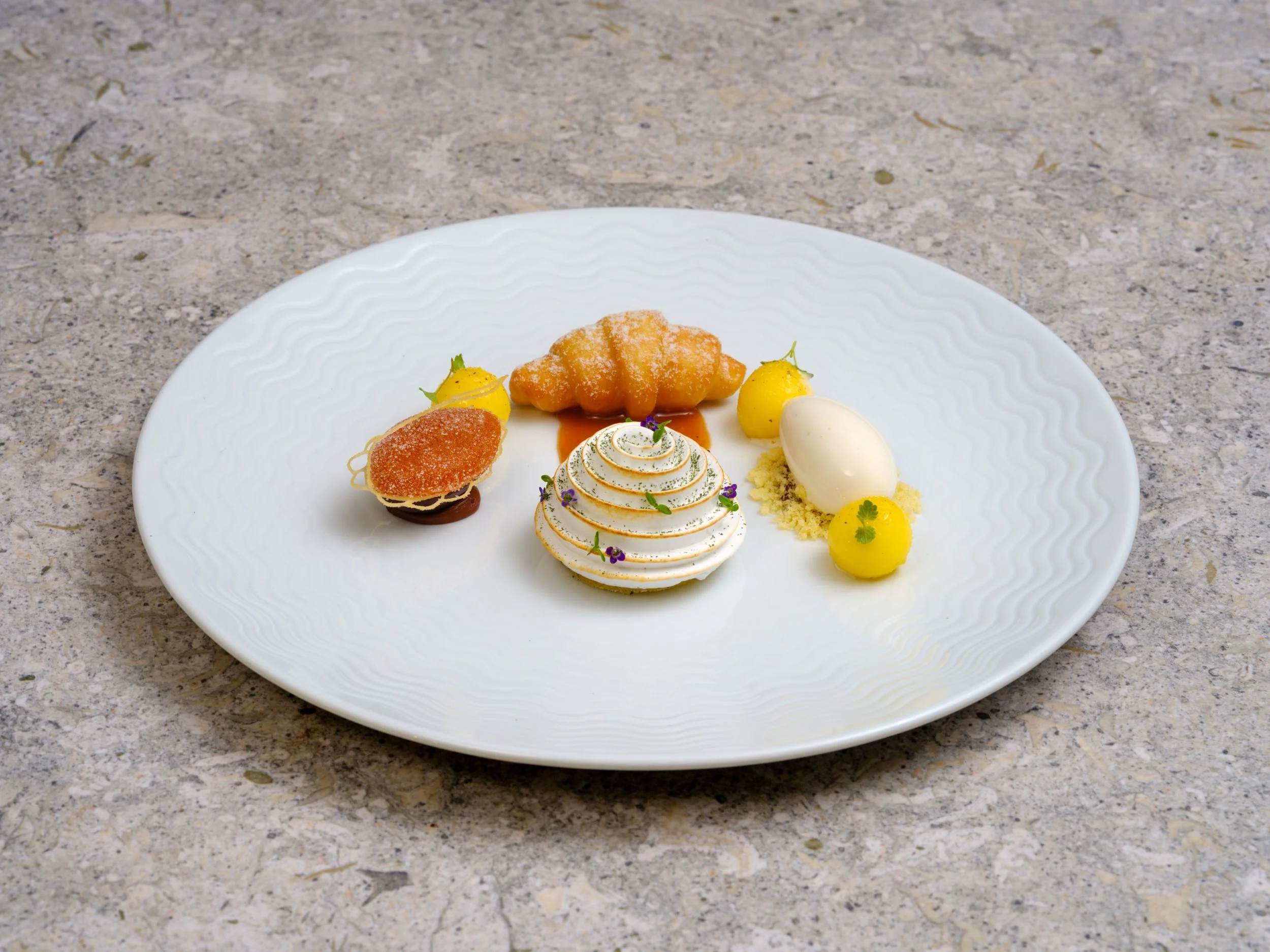 Elegant tallerken med konkurransemat fra Global Young Chef Challenge i Singapore.