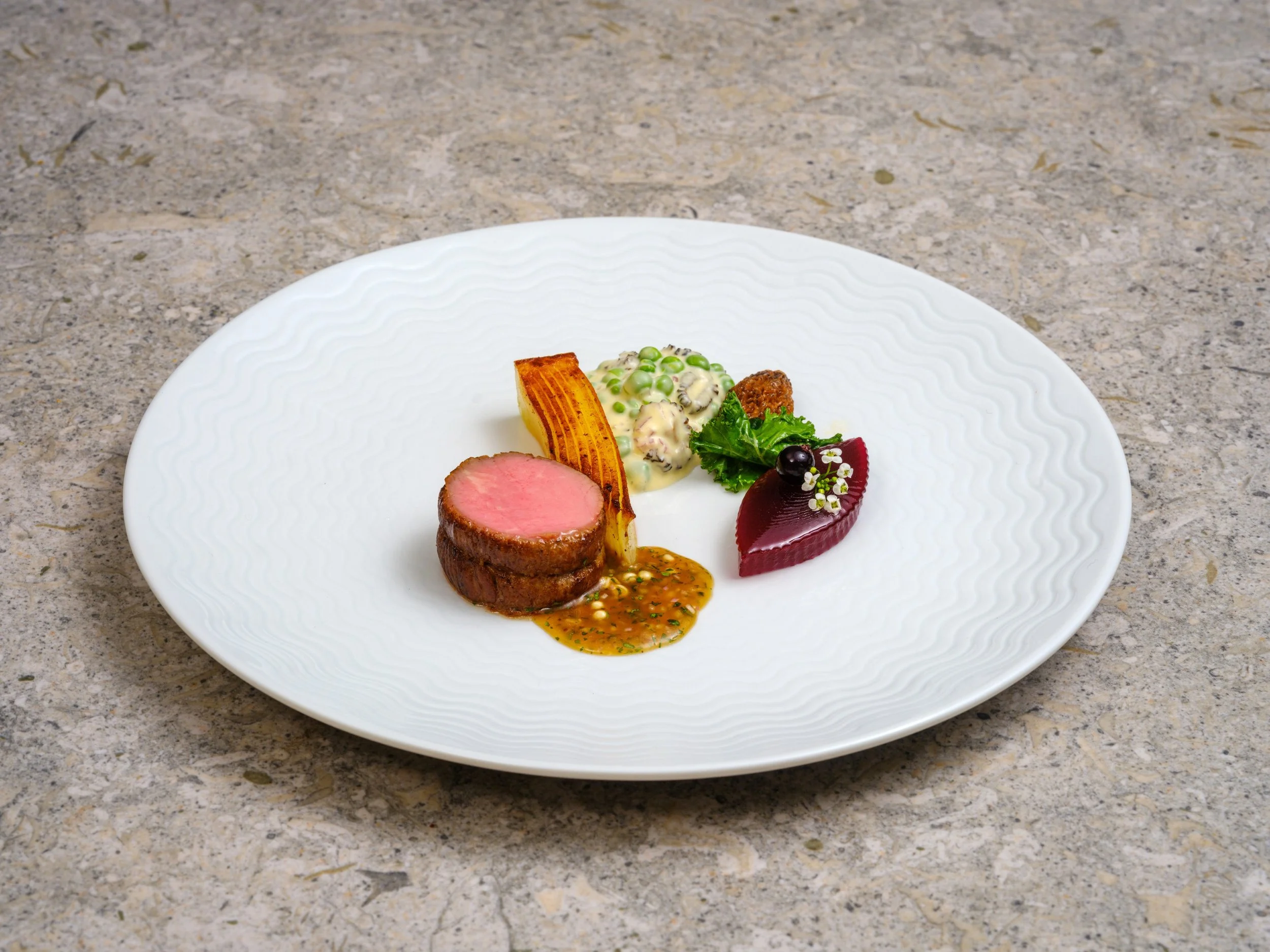 Elegant tallerken med konkurransemat fra Global Young Chef Challenge i Singapore.