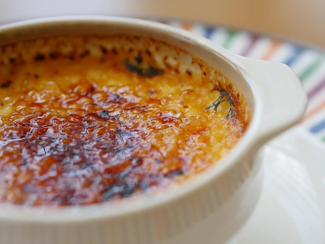 焼き料理のグラタンまたはドリアのアップ写真
