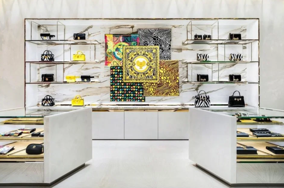 Luxuryretail_flagship-versace-boutique-in-Beijing-accesories-e1561972009341-1024x693.jpg.png