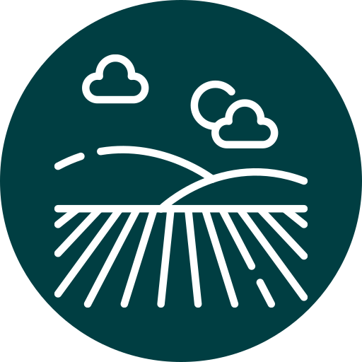 Icono de campo agrícola con cielo y nubes.
