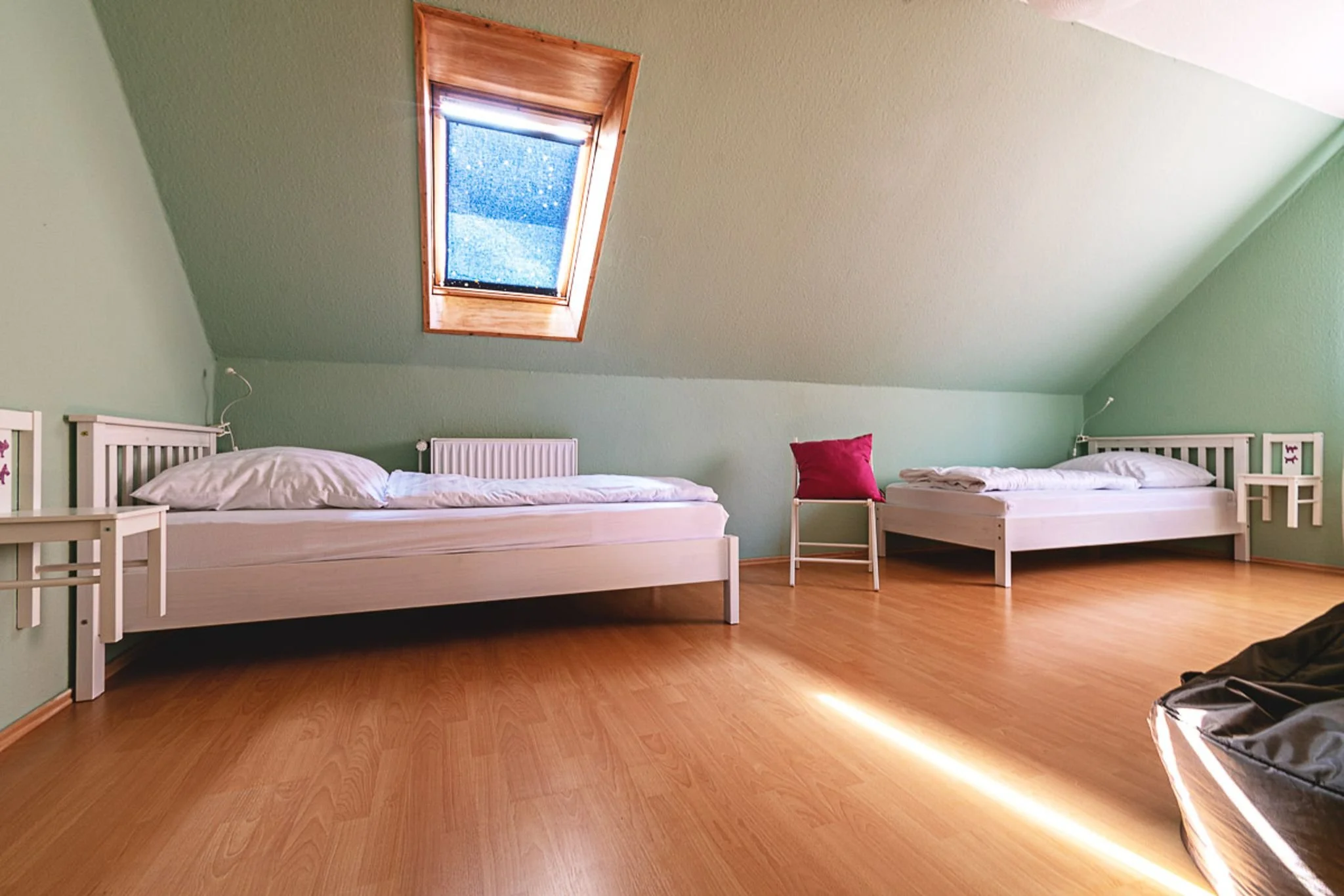 Schlafzimmer 3 von 4 mit zwei Einzelbetten im Obergeschoss
