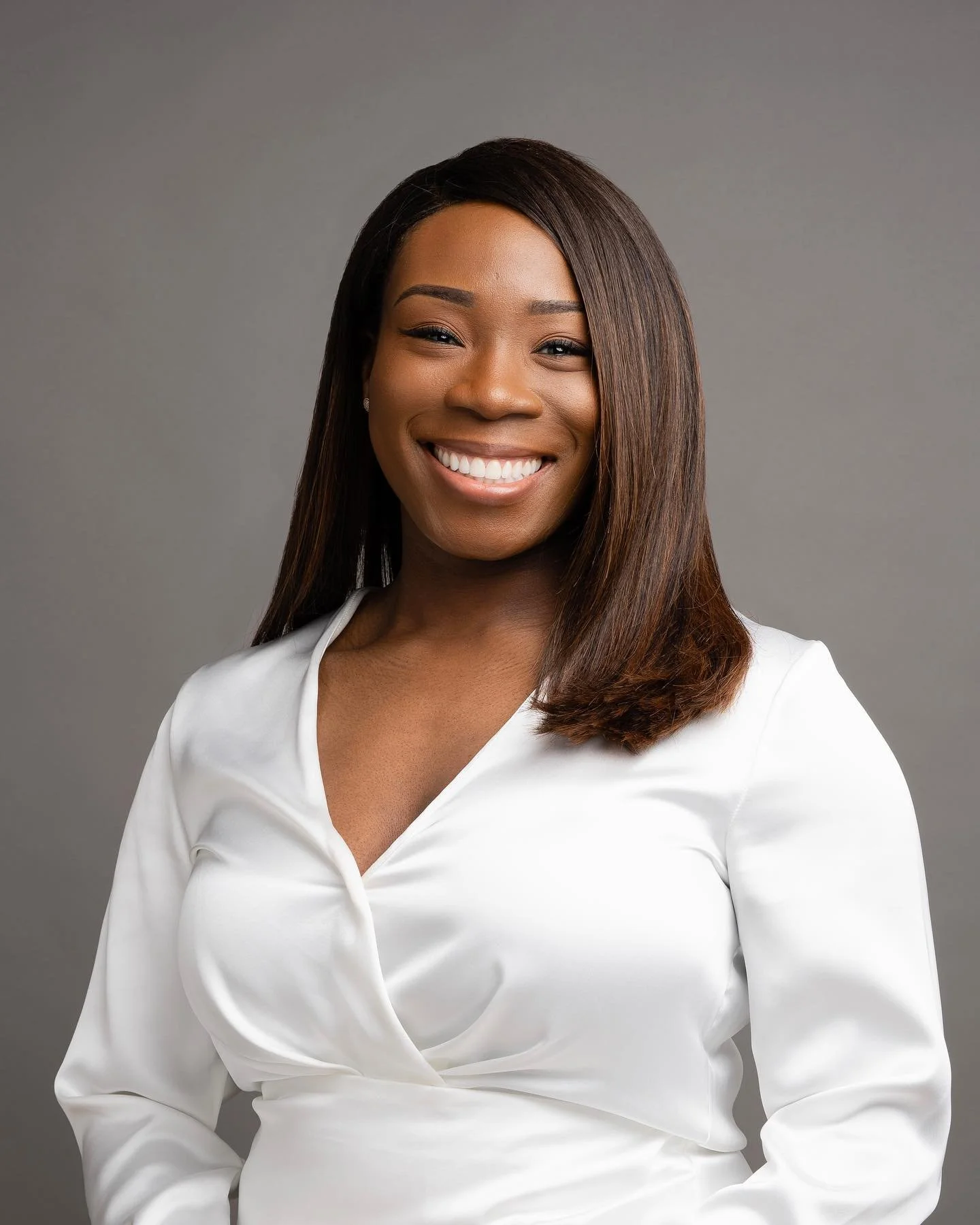 THE JUNE HEADSHOT DAY IS HERE!! If you're looking for new professional headshots for your workplace, business or brand, look no further, I got you!

30 minutes, 3 images, 2 looks.

To book a session, click the link in my bio or on my story! Spaces ar