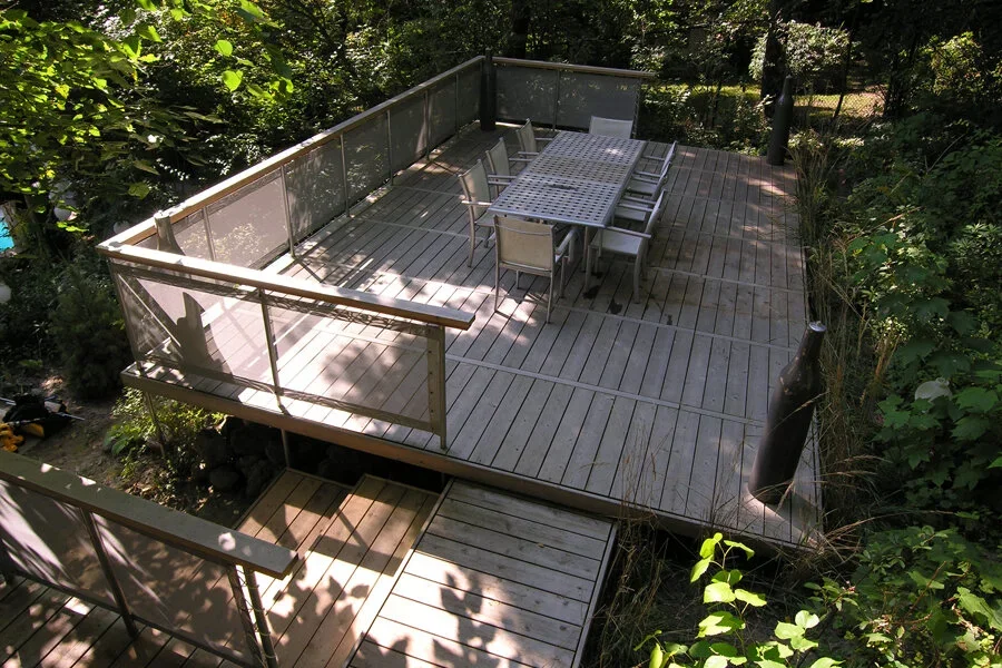 BOX_DESIGN_hoggs_hollow_outdoor_custom_backyard_design_build_deck_patio_garden_03.webp