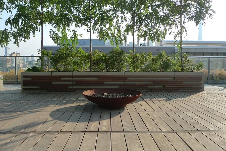 BOX_DESIGN_kingwest4_outdoor_terrace_design_toronto_custom_garden_oasis_planter_boxes_06.jpg