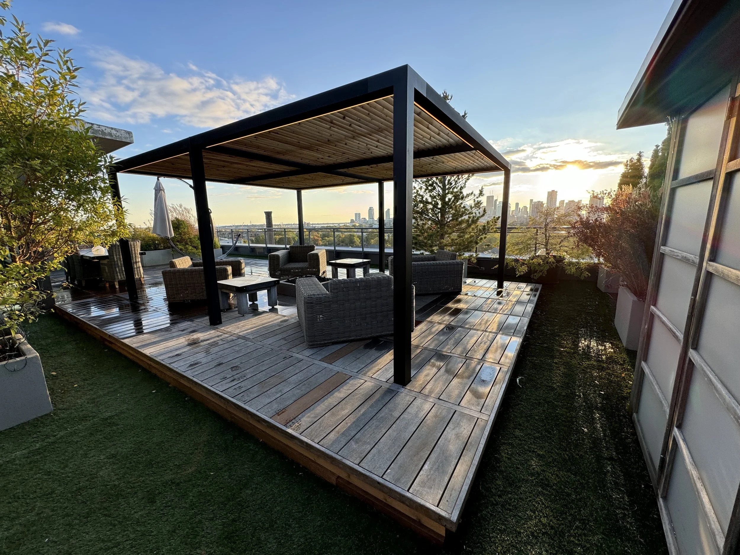 BOX_DESIGN_leslieville_terrace_custom_luxury_pergola_landscape_design_build_toronto_rooftop_04.jpeg