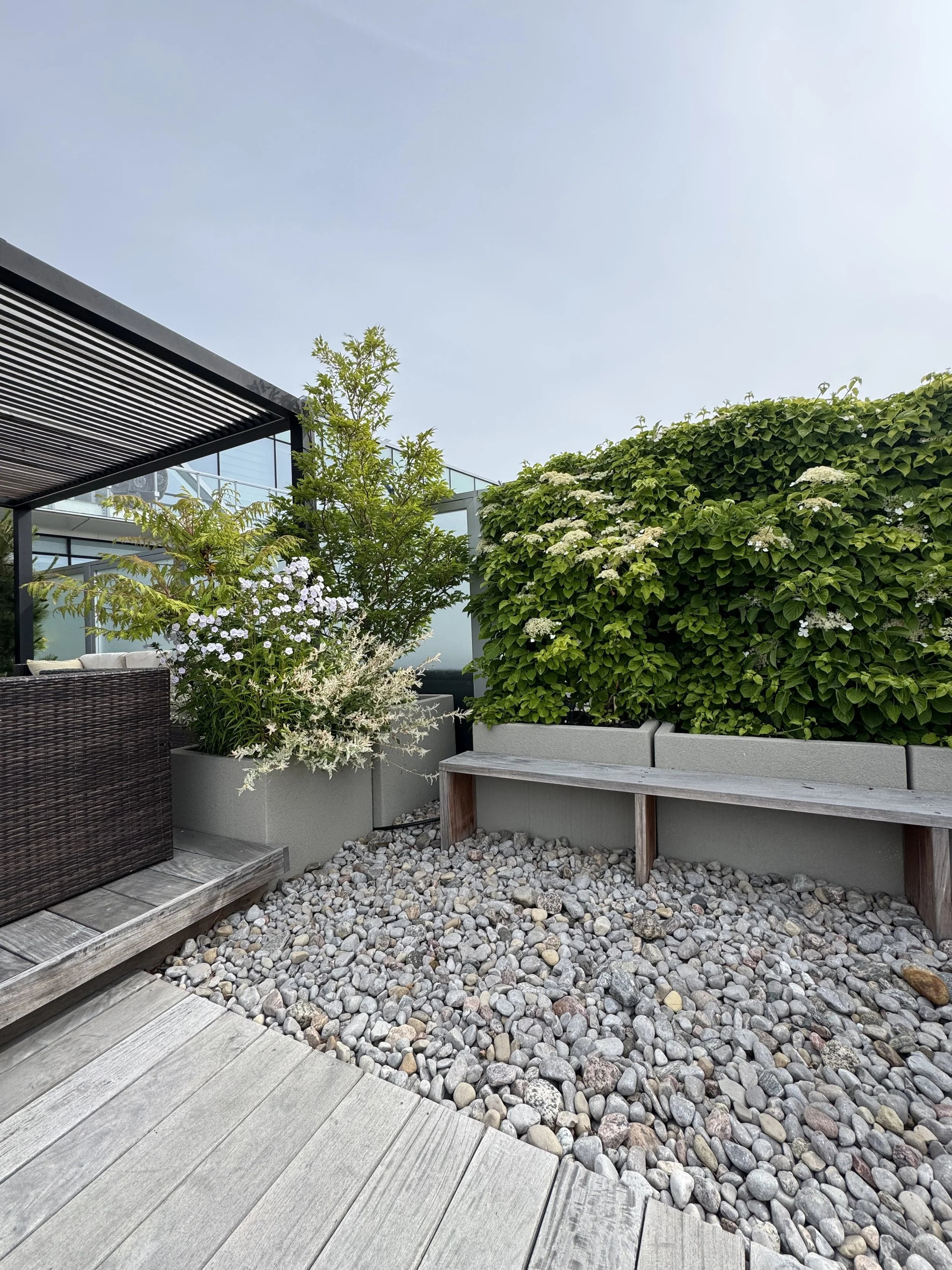 BOX_DESIGN_queens_quay2_custom_rooftop_design_terrace_toronto_planter_boxes_garden_rocks_09.jpg
