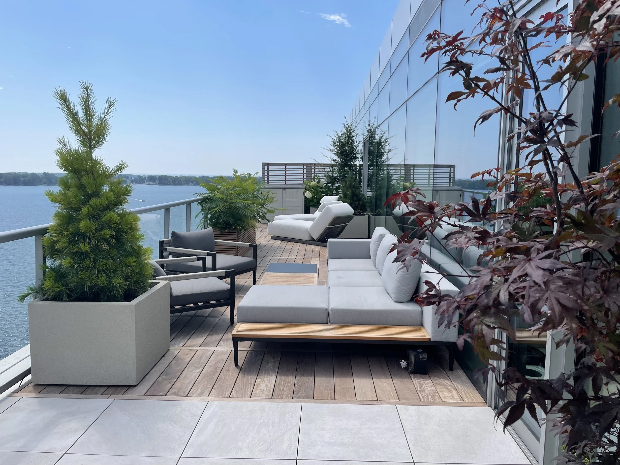 BOX_DESIGN_queens_quay1_custom_rooftop_design_build_patio_terrace_porcelain_tile_installation_18.jpg