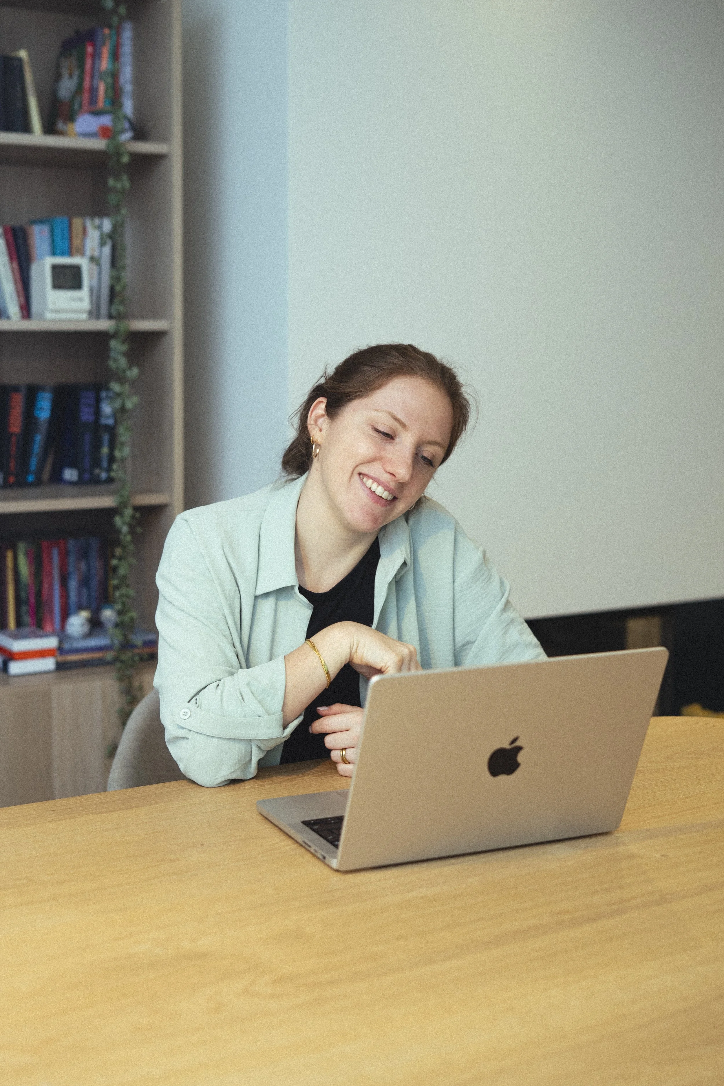 Louise videobelt met klant