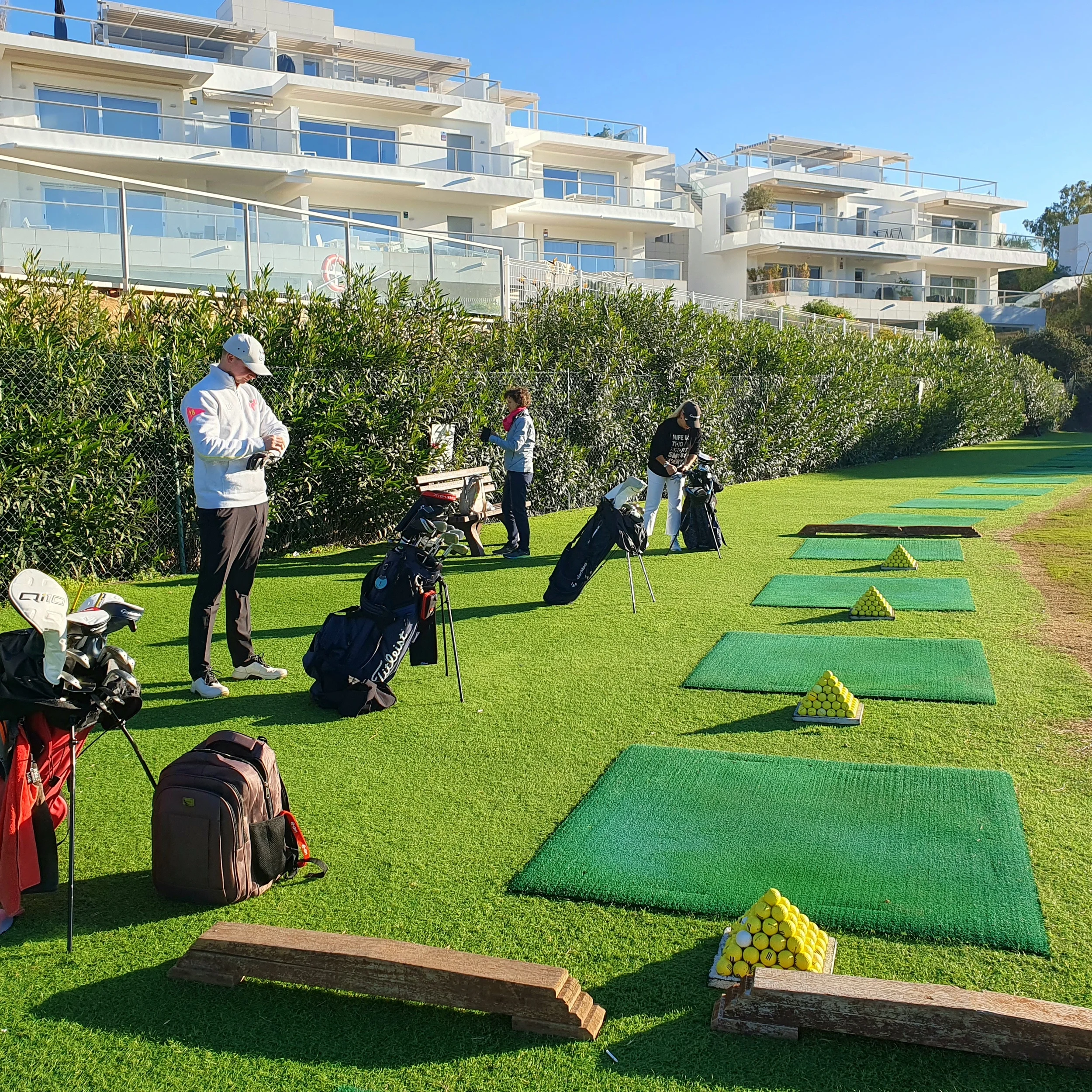 Abschlagbereich und Driving Range im La Cala Golf Resort in Andalusien
