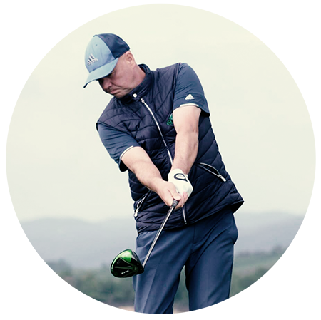 Golftrainer Volker Kipp beim Golfschwung