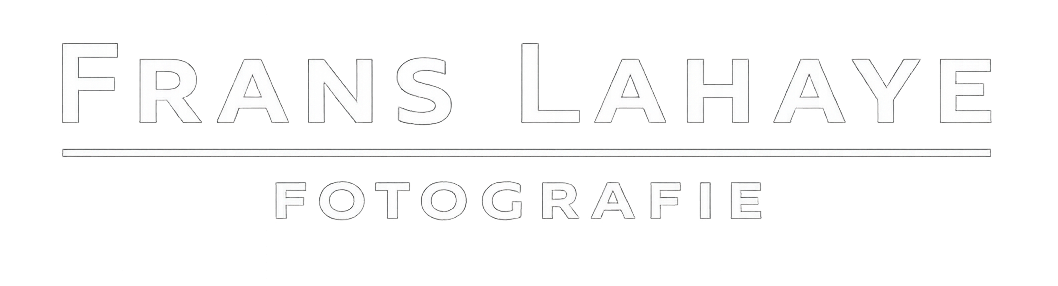 Tekstafbeelding met de woorden 'Frans Lahaye' boven een onderlijn en 'Fotografie' eronder.