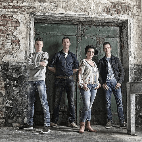 familie-fotos-fotostudio-tilburg-franslahaye-fotograaf-fotoshoot-fotograaf-master-20171010_llll0066.png