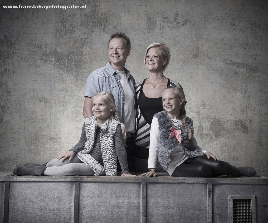 familie-fotos-fotostudio-tilburg-franslahaye-fotograaf-fotoshoot-fotograaf-master-20171010_llll0035.png