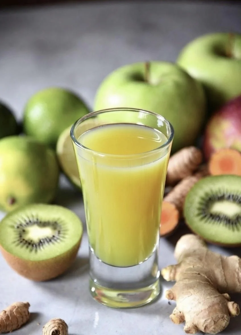 alt="VivAxis green detox shot with apple, kiwi, lime, turmeric, and ginger for vitality"