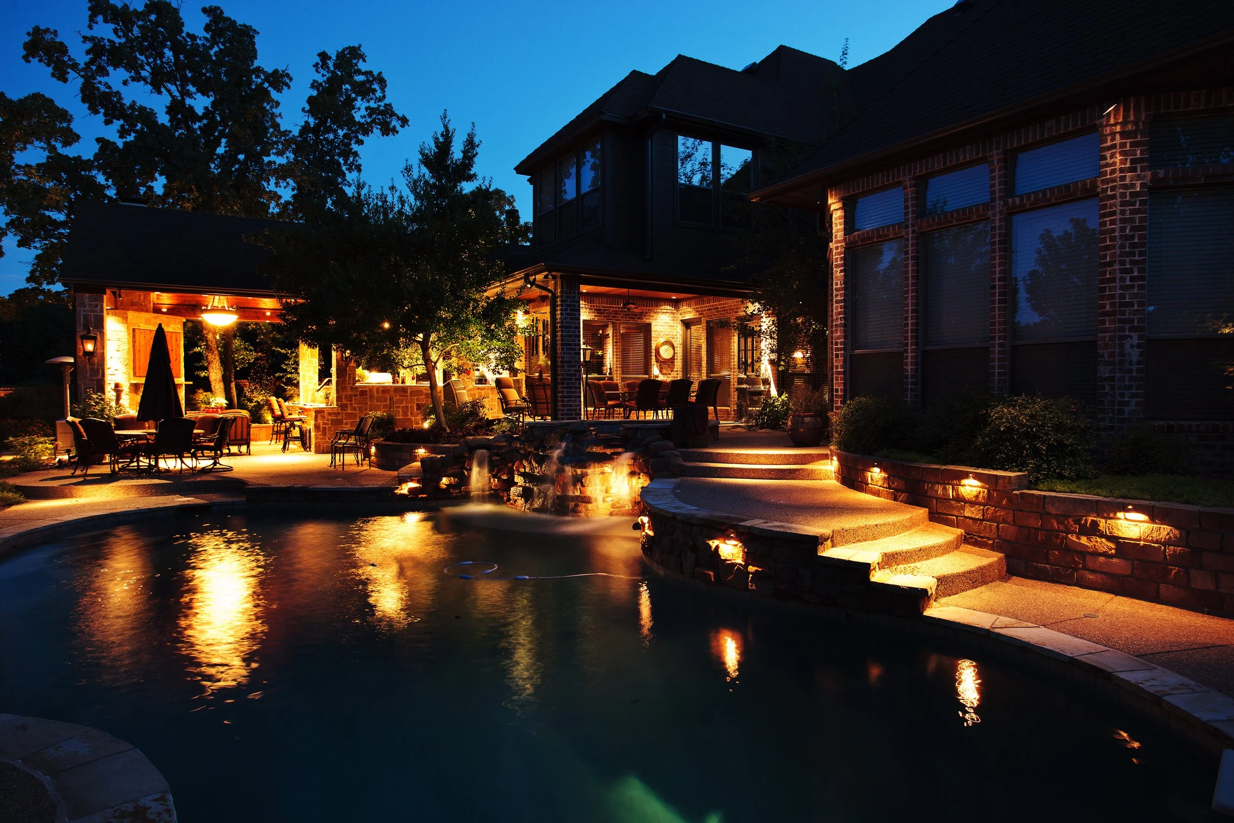 Bobb Pool & outdoor living area - Copy.JPG