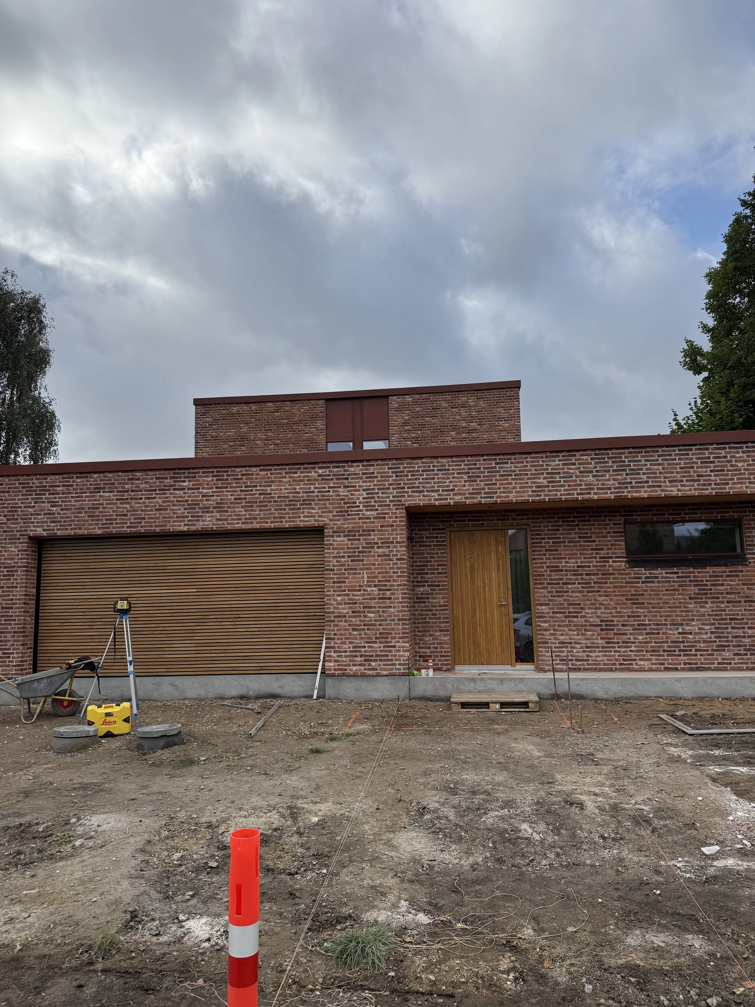 Referenceprojekt i Vanløse med skræddersyede indbygningsskabe og snedkerløsninger til moderne bolig.