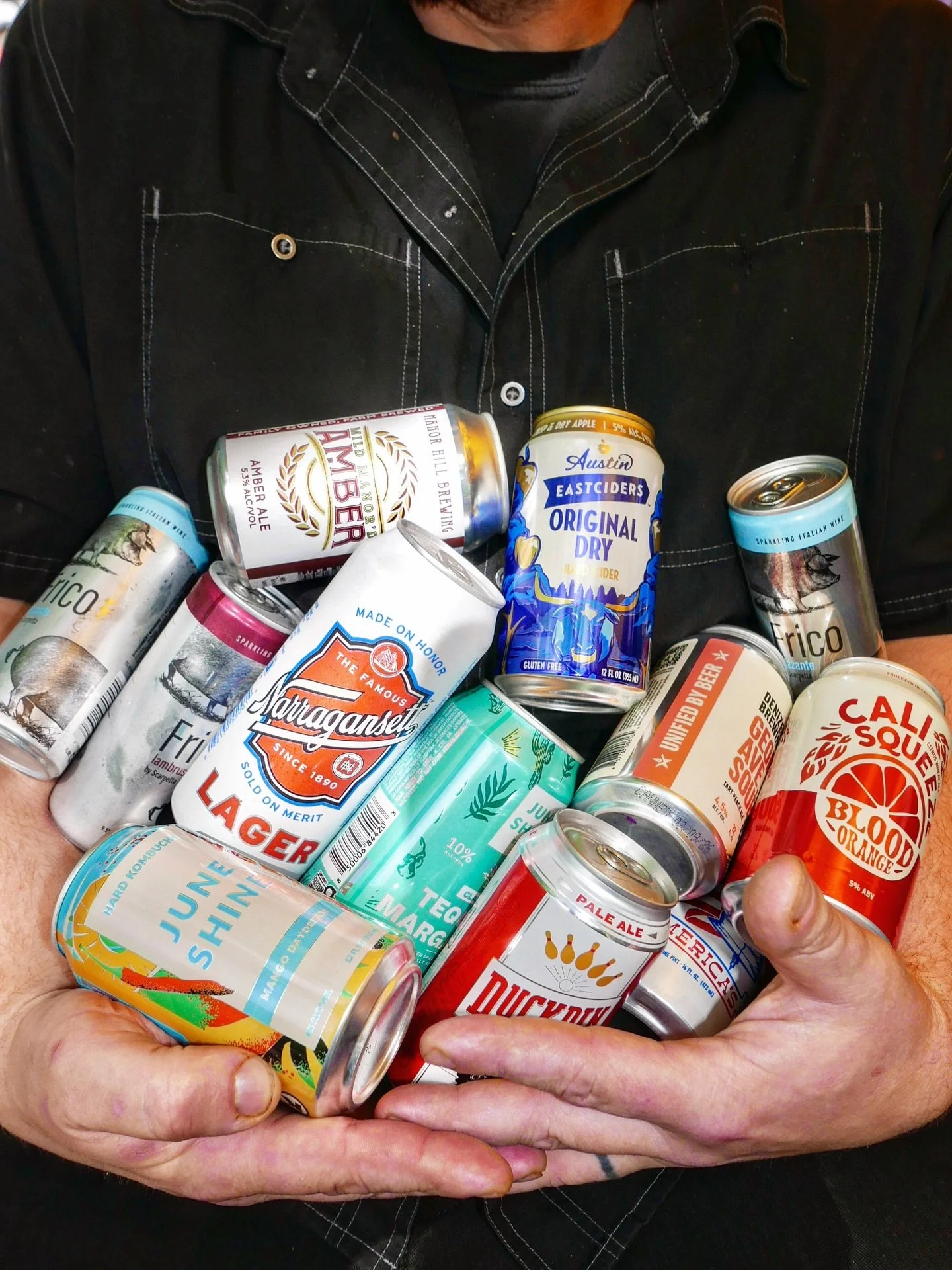 HAPPY #FRIDAY 🏖️ COME GET PATIO&rsquo;D WITH THESE NEW DRINKS!!!! Shoutout to @cintas_corp Jimmy (who did not consume any alcohol in the making of this photo lol). 🍻🍹🥂🍾🥃🍸 #littleengine #dcbarscene #dchappyhour #dcdogmoms