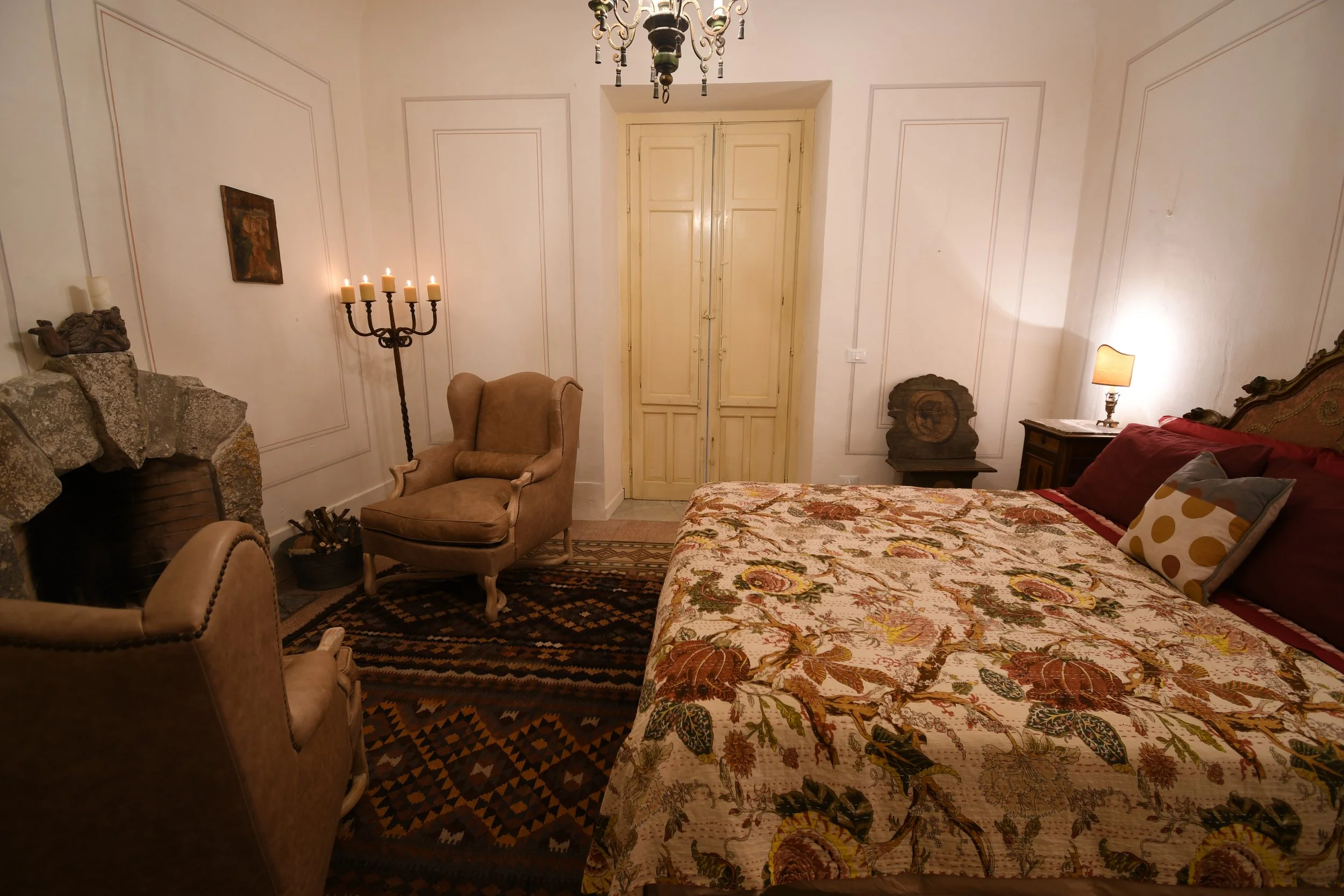 At night the salon room is an oasis