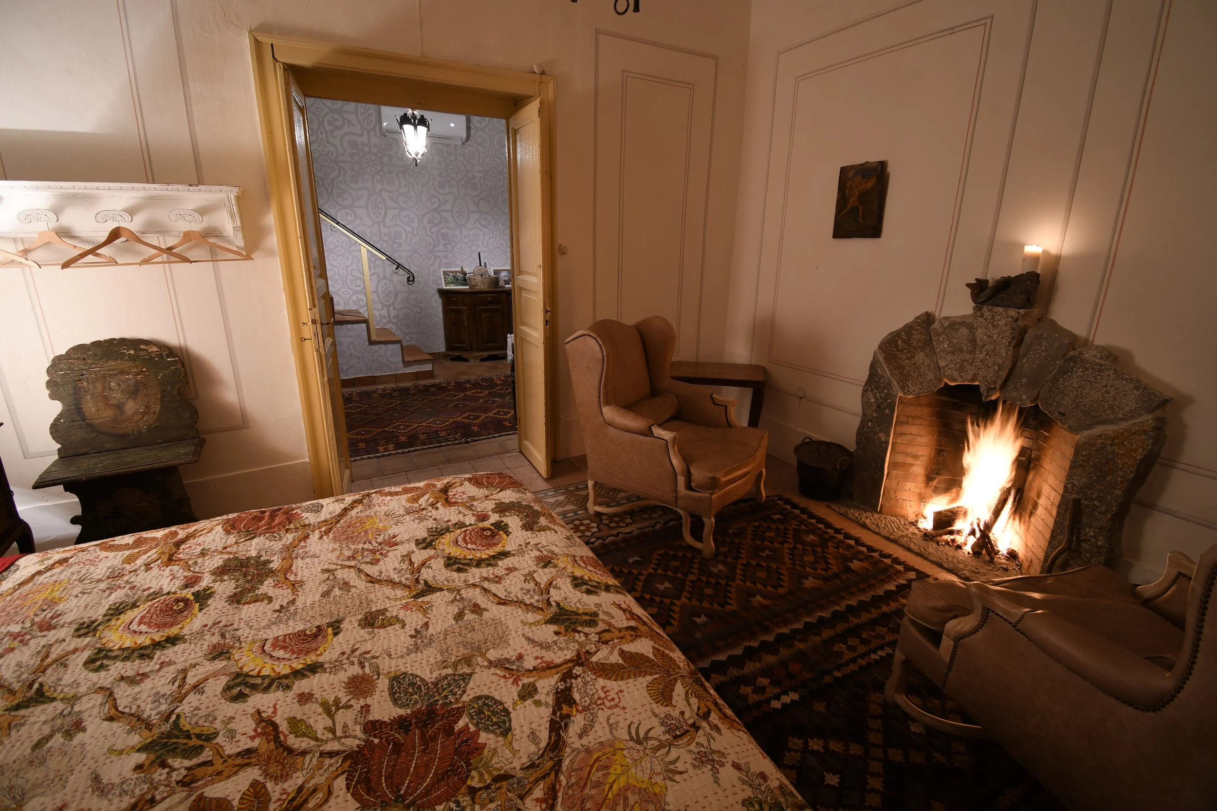 Salon Bedroom first floor.JPG