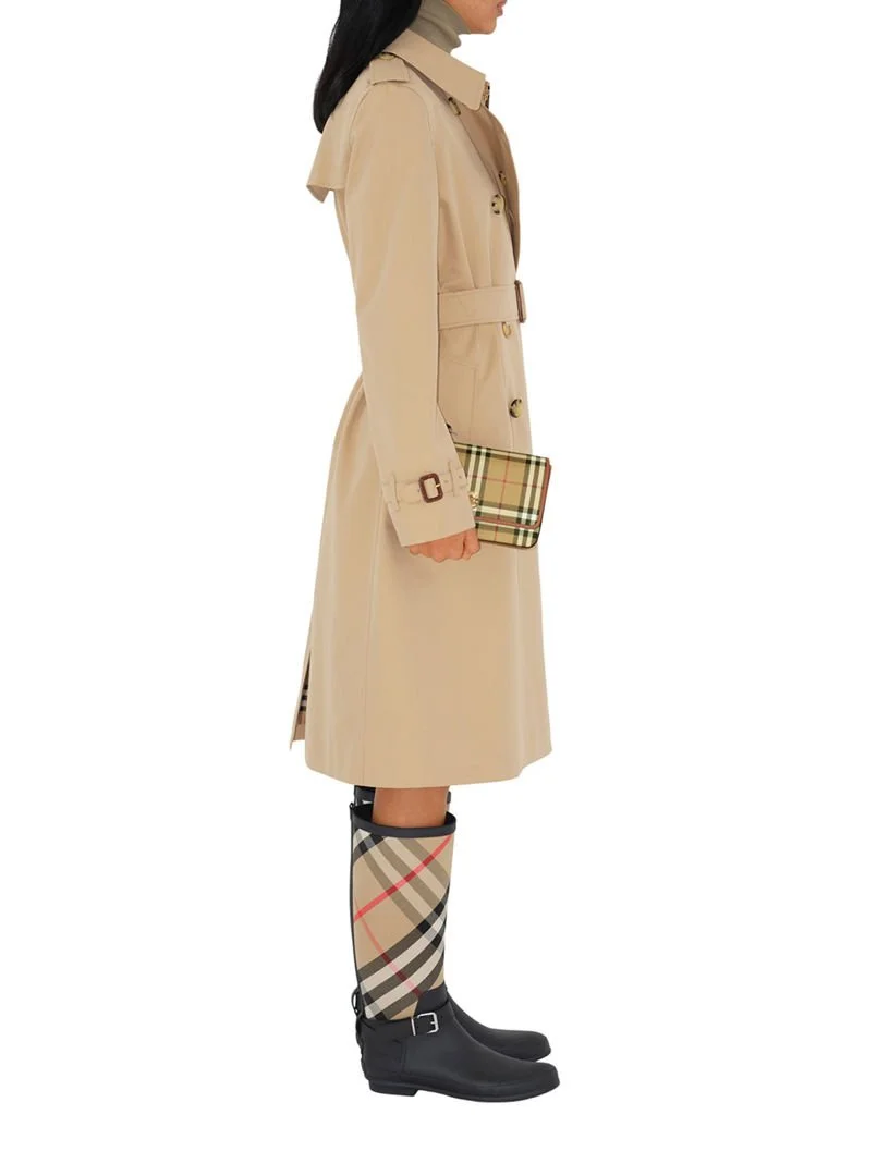 20b3d103f33b4e06895f9f4e28d5bca0