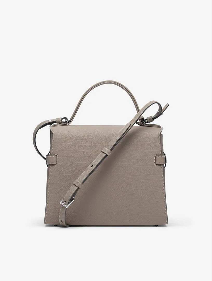 4da96582ea654f2b96137a6114741f32