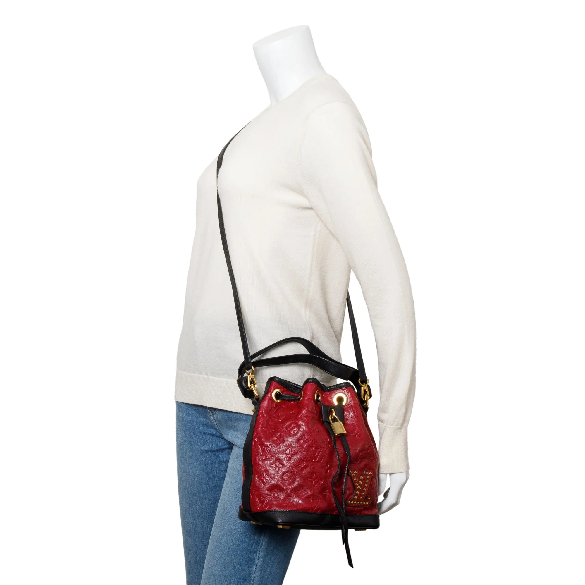 Louis-Vuitton-Limited-Edition-Cranberry-Monogram-Embossed-Leather-Jeu-Neo-Noe-Bag-7.jpg