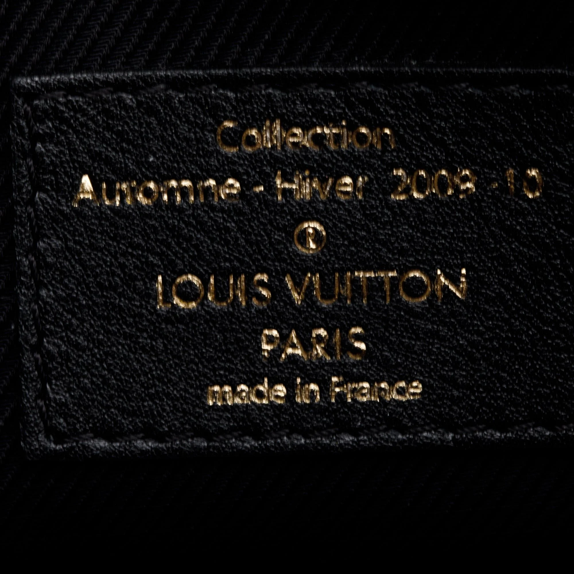 Louis-Vuitton-Limited-Edition-Cranberry-Monogram-Embossed-Leather-Jeu-Neo-Noe-Bag-9.jpg