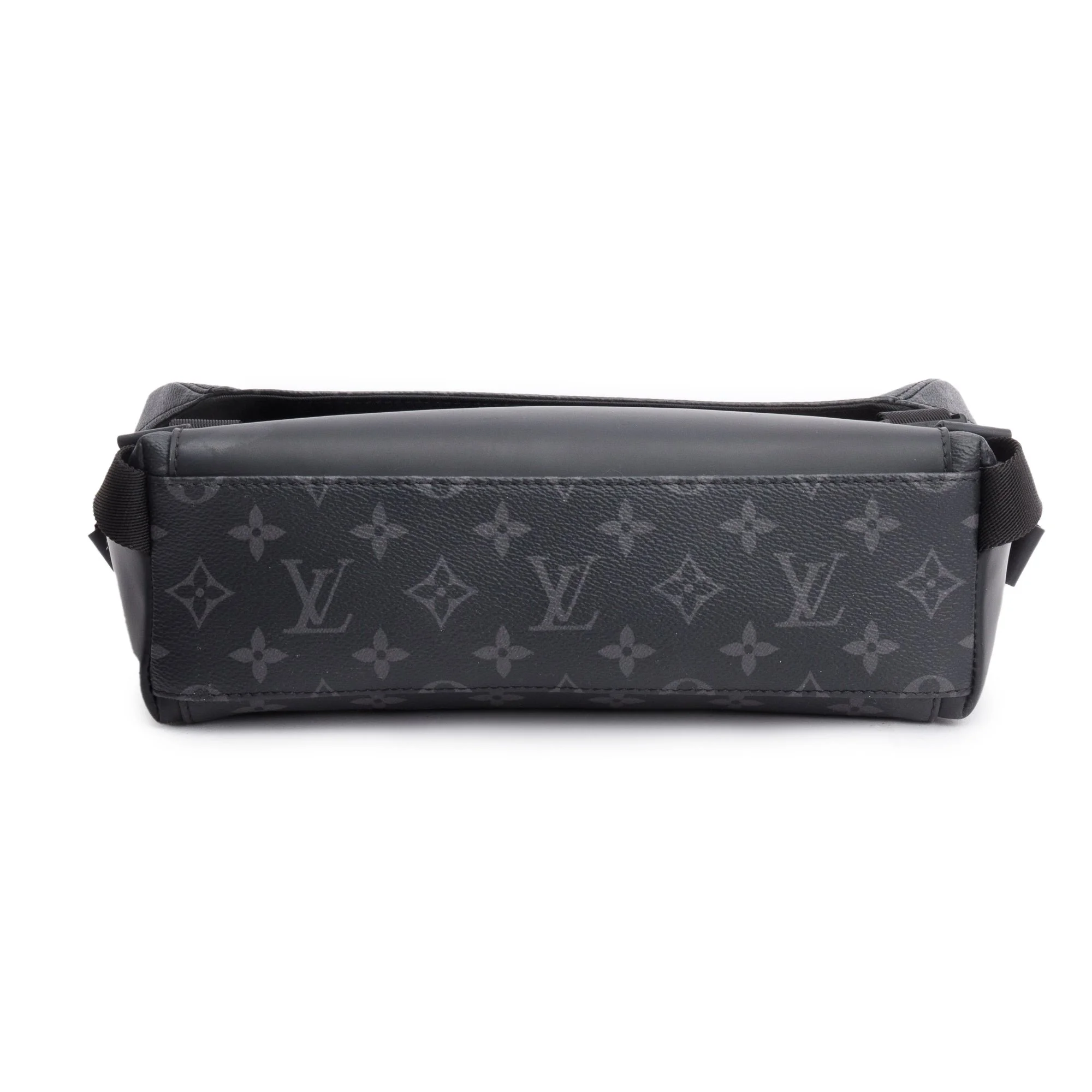 Louis-Vuitton-Monogram-Eclipse-Voyager-PM-Messenger-Bag-7.jpg