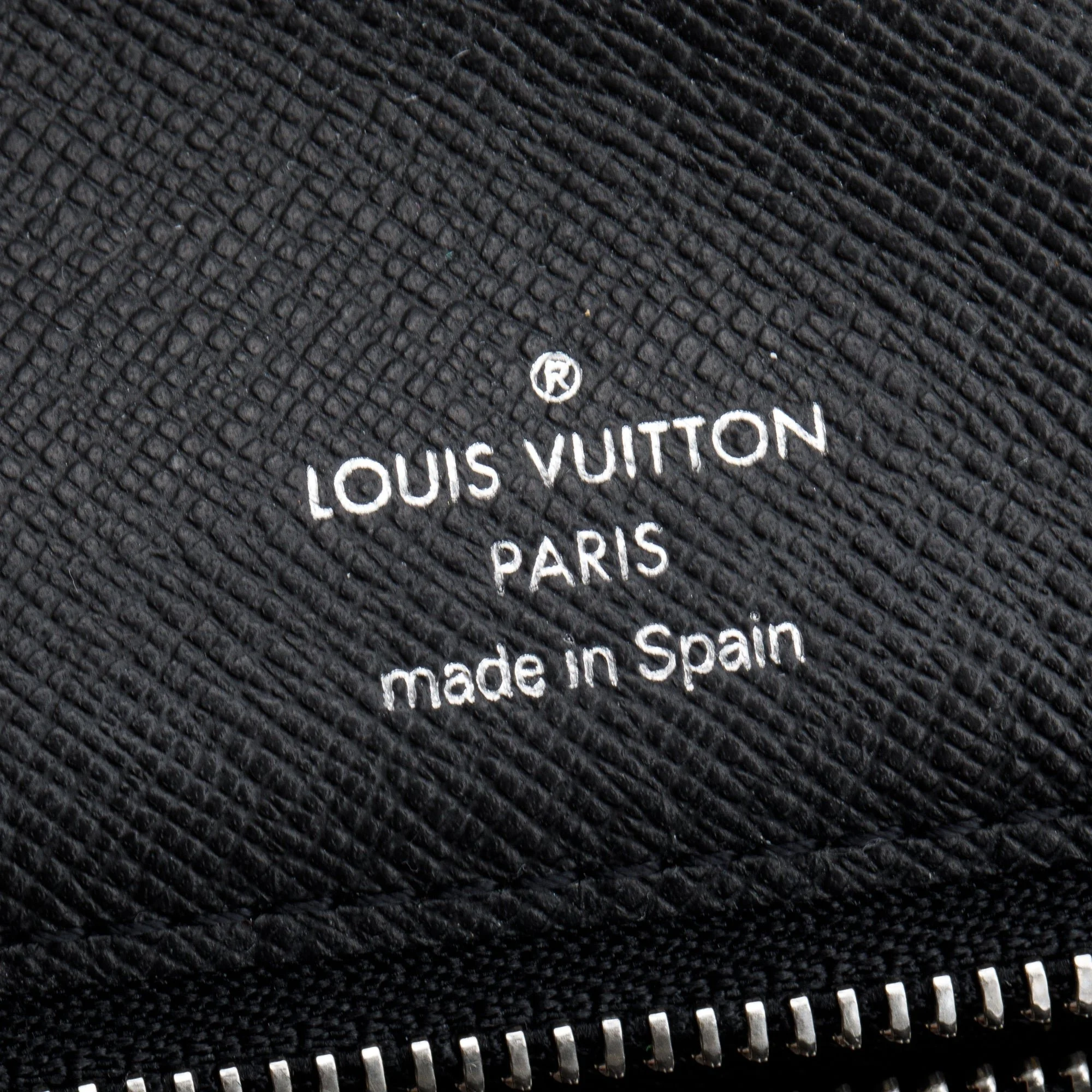 Louis-Vuitton-Black-Taiga-Leather-Selenga-Pochette-6.jpg