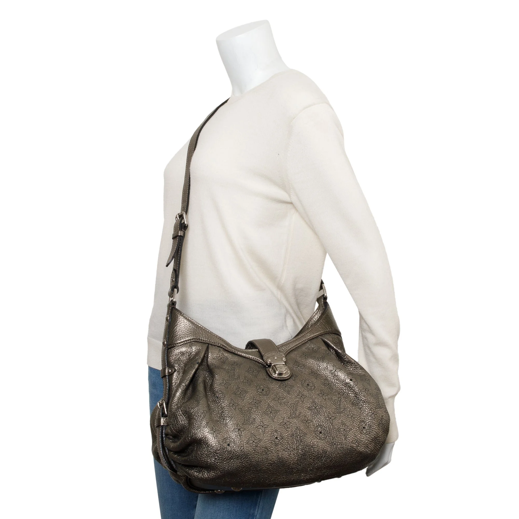 Louis-Vuitton-Metallic-Monogram-Mahina-Leather-XS-Hobo-2.jpg
