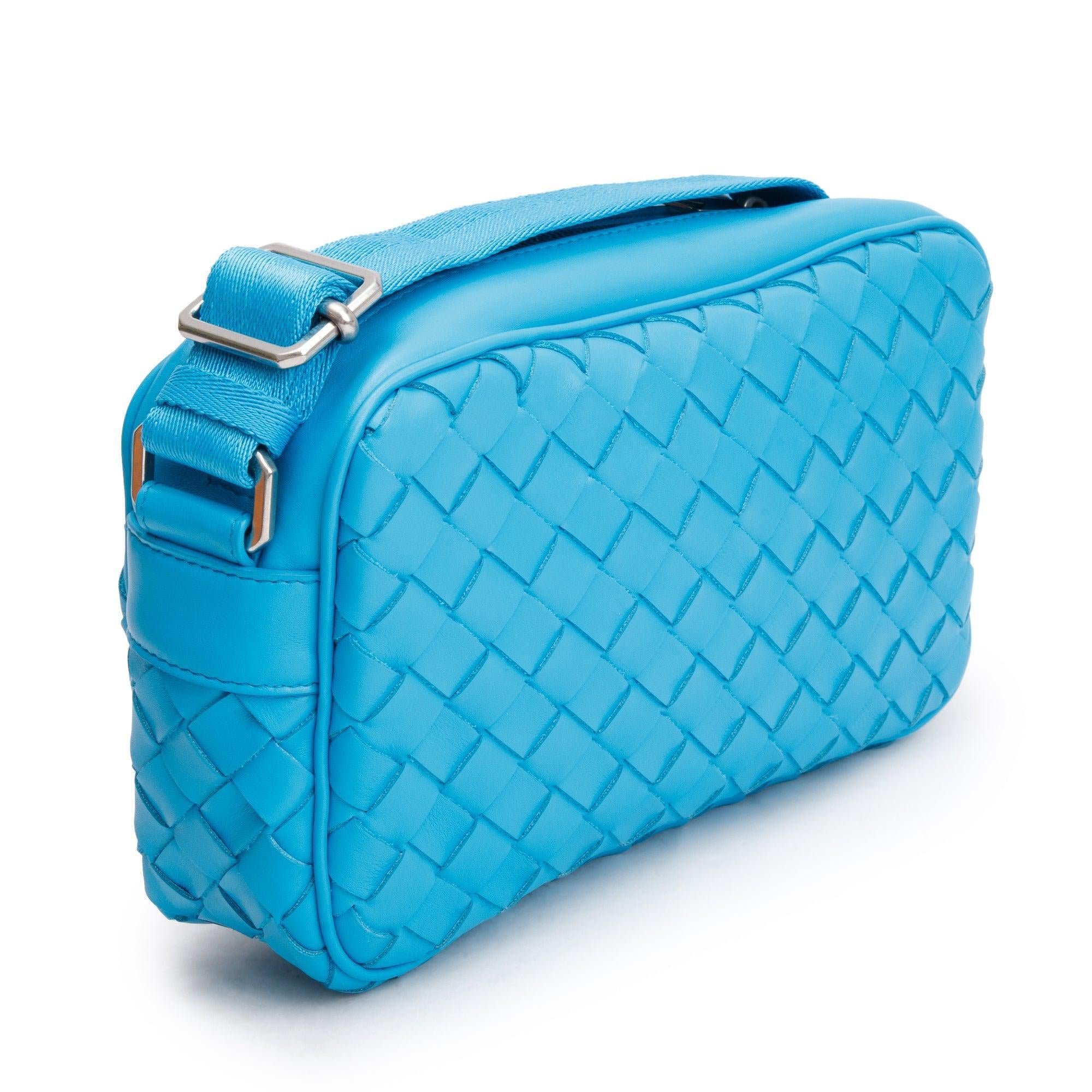 Bottega-Veneta-Blue-Intrecciato-Leather-Camera-Bag-4.jpg