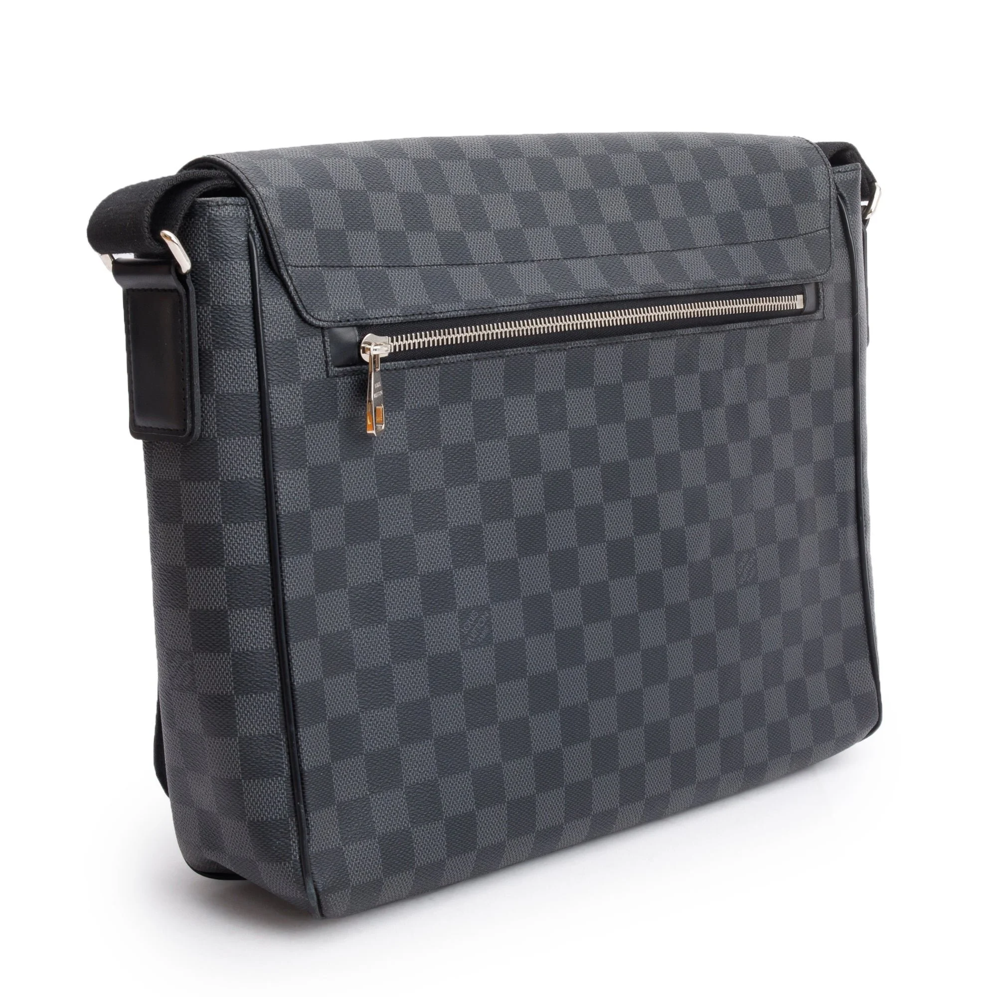 Louis-Vuitton-Damier-Graphite-District-MM-7.jpg