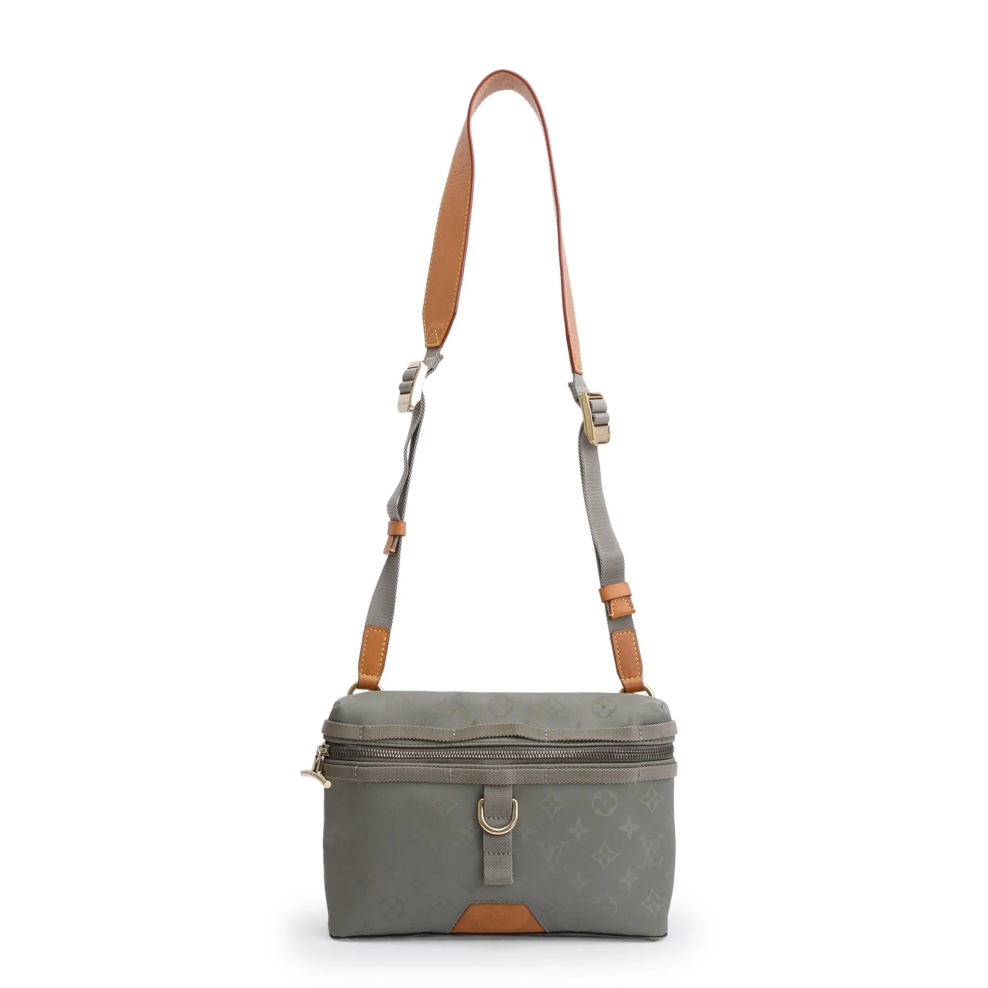 Louis-Vuitton-Titanium-Monogram-Messenger-Bag-PM-4.jpg
