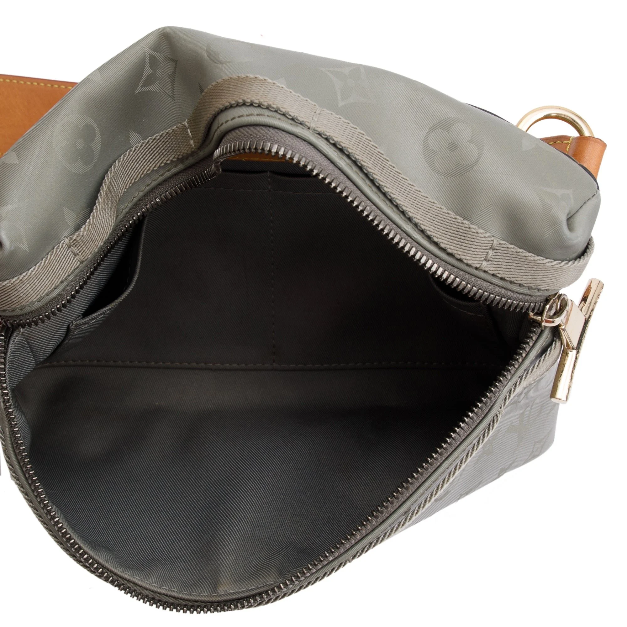 Louis-Vuitton-Titanium-Monogram-Messenger-Bag-PM-15.jpg