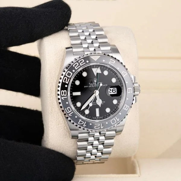 rolex-gmt-ii-126710grnr-003-7_3_1_1.jpg