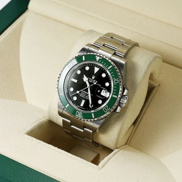 rolex-submariner-126610lv-new-7.jpg