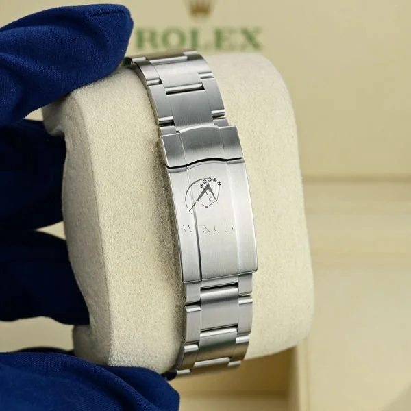 rolex-oyster-perpetual-41-114300-001-8.jpg
