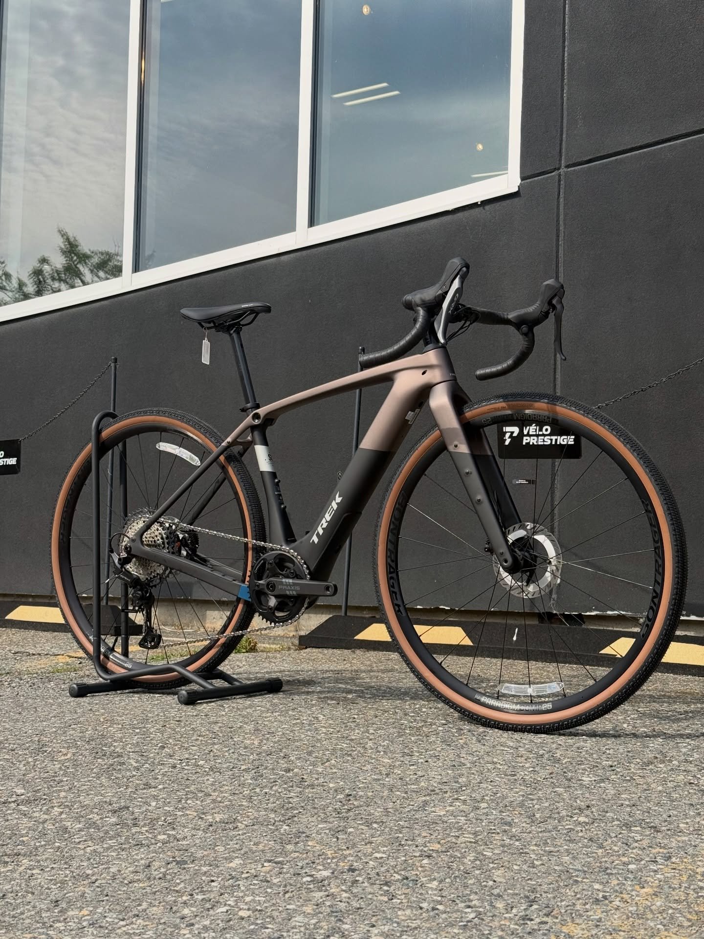 Trek Checkpoint+ SL 5 ⚡️

Le Checkpoint+ SL 5 est un v&eacute;lo de gravel &eacute;lectrique con&ccedil;u pour tenir la distance (et bien plus encore).

Vous b&eacute;n&eacute;ficiez d&rsquo;un moteur TQ HPR60 offrant une acc&eacute;l&eacute;ration f